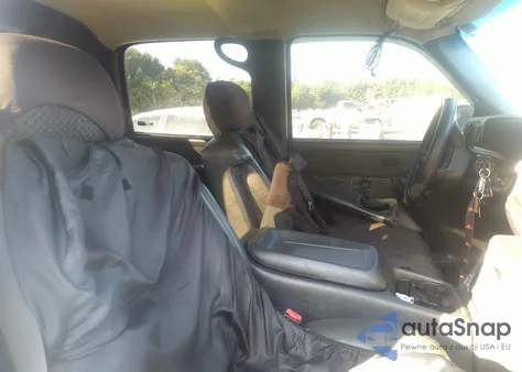 2002 Chevrolet Avalanche 1500 from USA, damaged, VIN 3GNEC13T32G177219